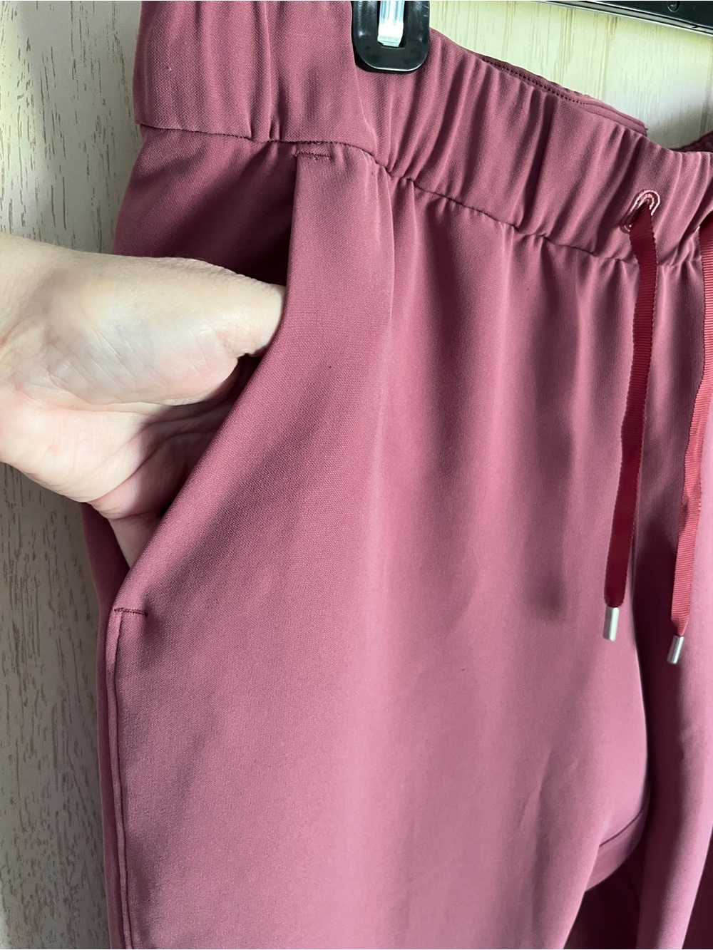 Lululemon On The Fly Joggers W5BZDS Misty Merlot Sz 10 - Picture 3 of 11